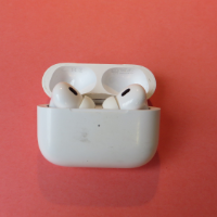 In-Ear Kopfhörer mit Ladecase (Apple)